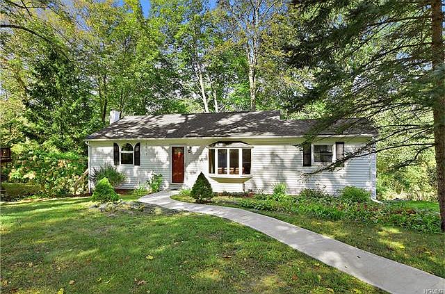 1st image of 427 Woodland Dr