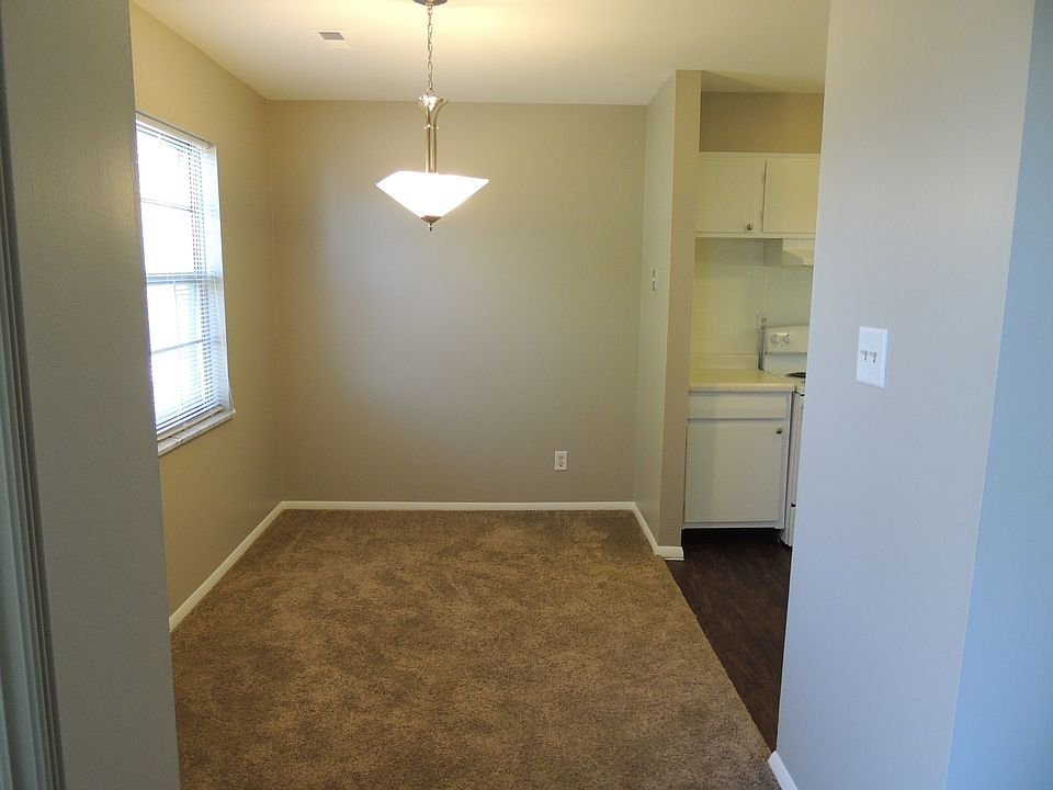 Dining/breakfast nook