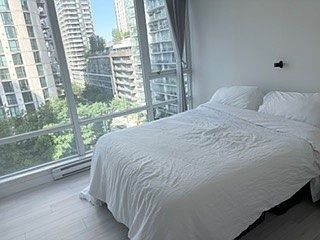 4th image of 1495 Richards St #1006