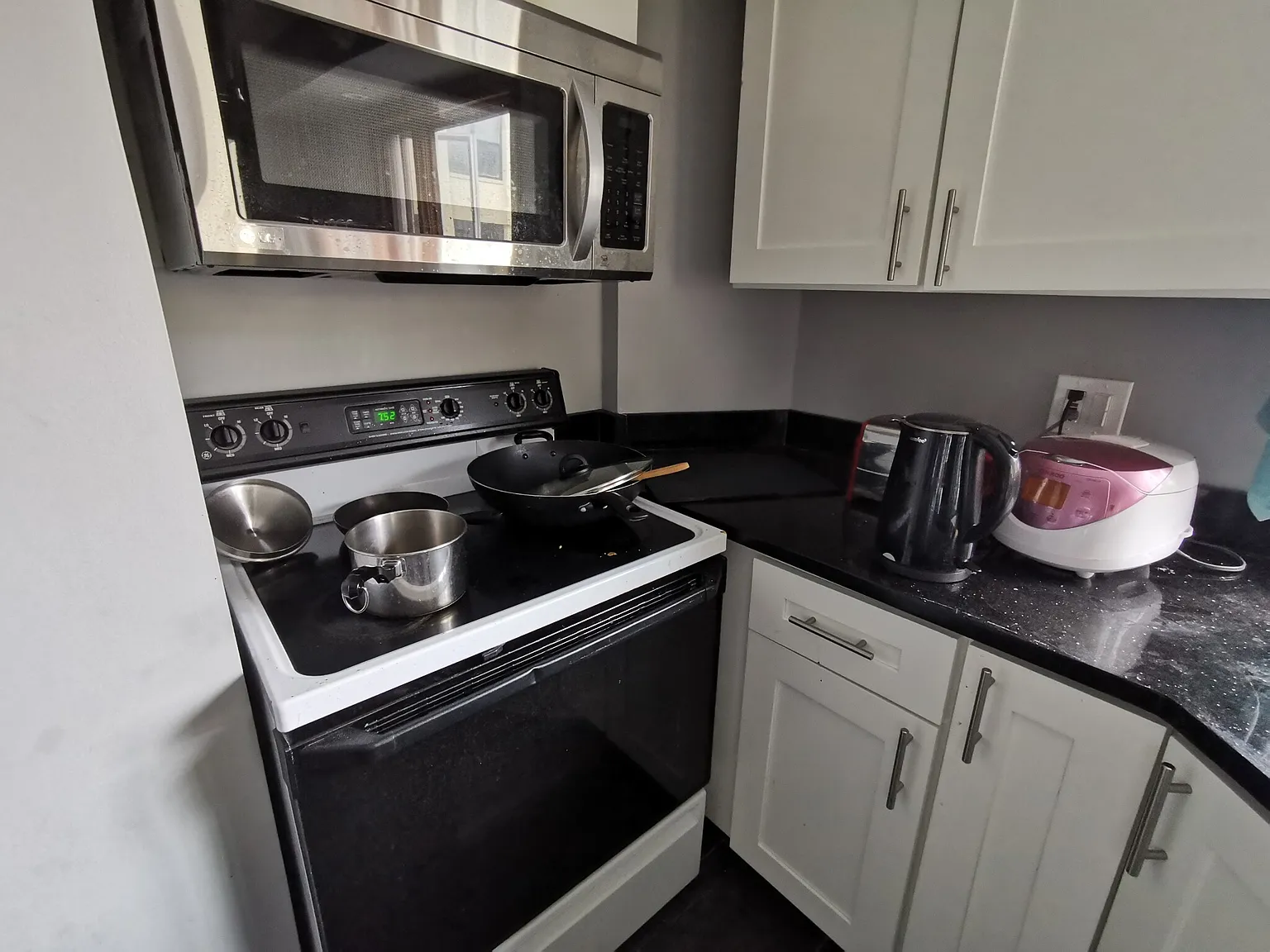 3 bed, 1000 sqft, $4,500 — Photo 2