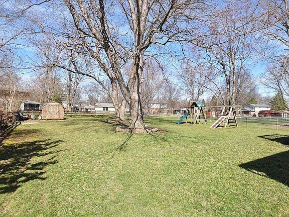 3rd image of 1860 Lindenhall Dr