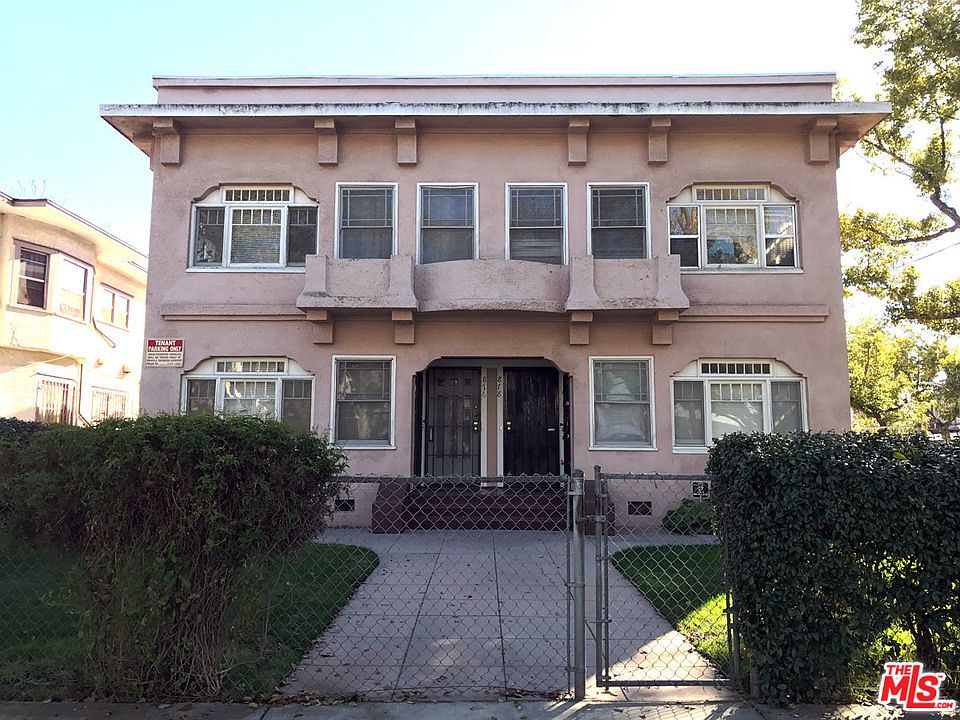 1st image of 874 W 40th Pl