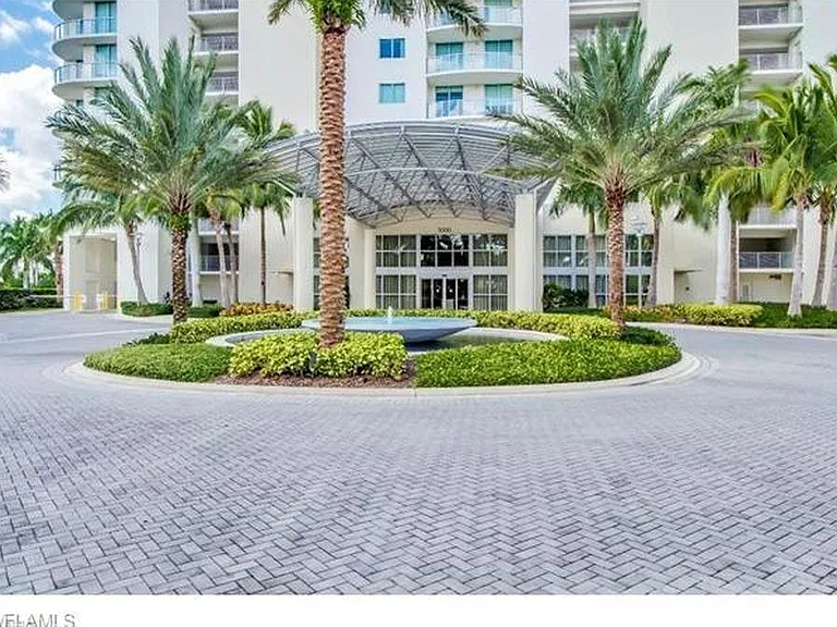 3000 Oasis Grand Blvd #2802 — Photo 6
