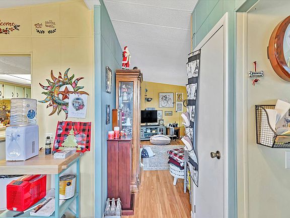 4th image of 424 Honolulu Cir