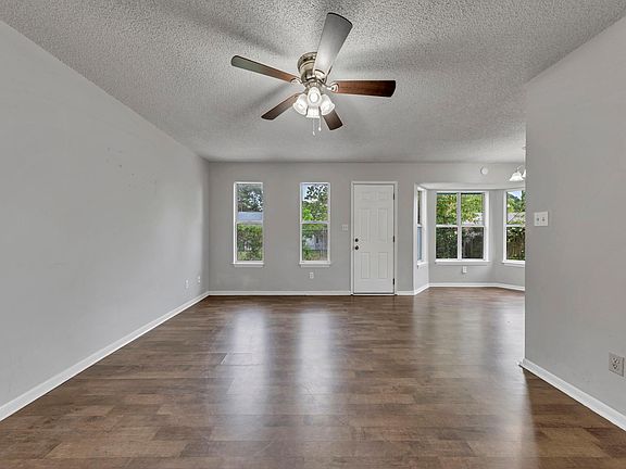 3rd image of 503 Aleta Ave