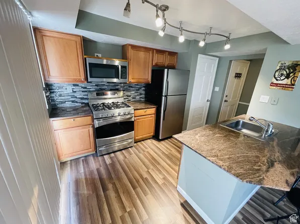 2220 E Murray Holladay Rd APT 146, Holladay, UT 84117