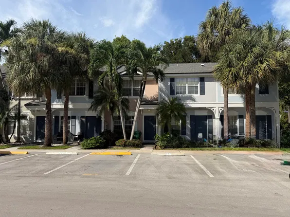5275 Jamboree Pl, Pompano Beach, FL 33063