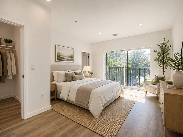 5233 Satsuma Ave — Photo 9