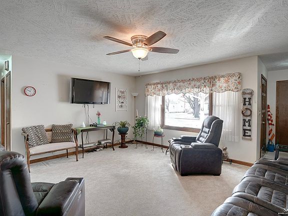 5th image of 227 E Jewell Ave
