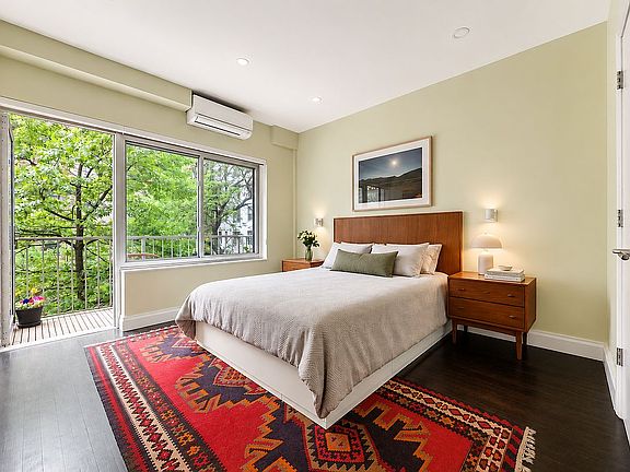 5th image of 34 Crooke Ave APT 2A