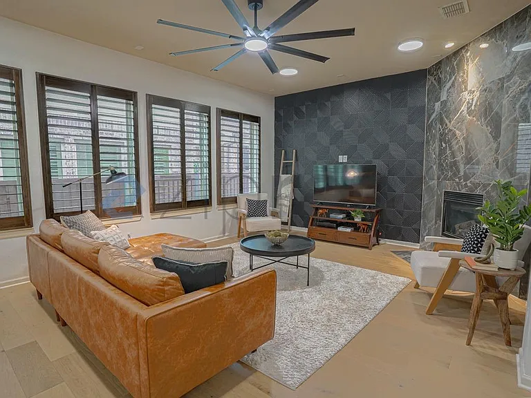 1209 Savoy Ln — Photo 7