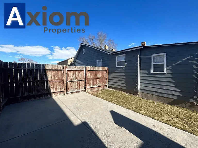 Main 819 S — Photo 28