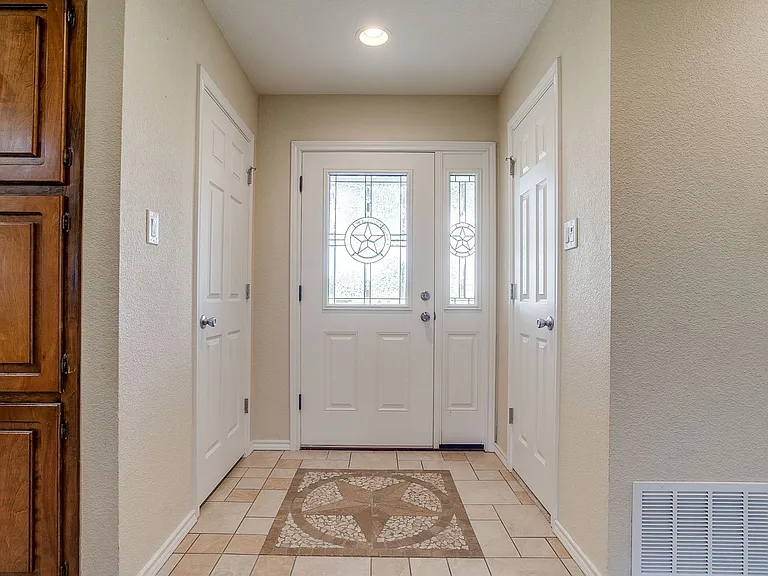 1804 Impala Dr — Photo 2