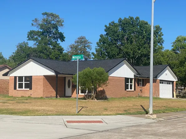 52 Mimosa Ct, Lake Jackson, TX 77566