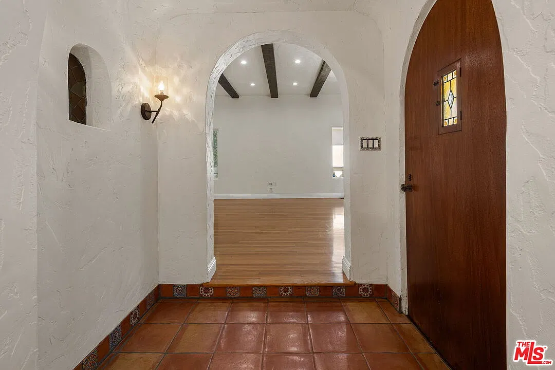 2 bed, 2.0 bath, 1770 sqft, $5,000 — Photo 3