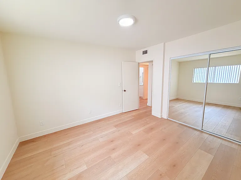 1043 Winchester Ave — Photo 21