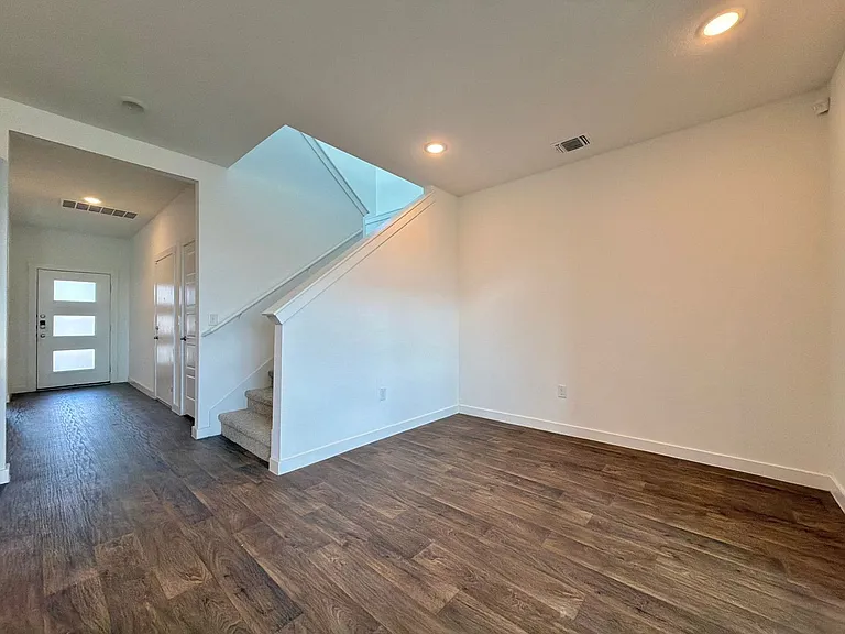 2901 Louris Ln — Photo 12