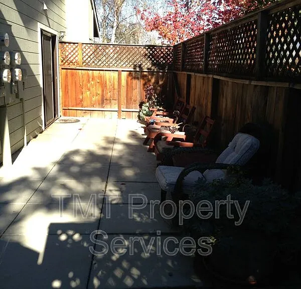 881D Peach St — Photo 7