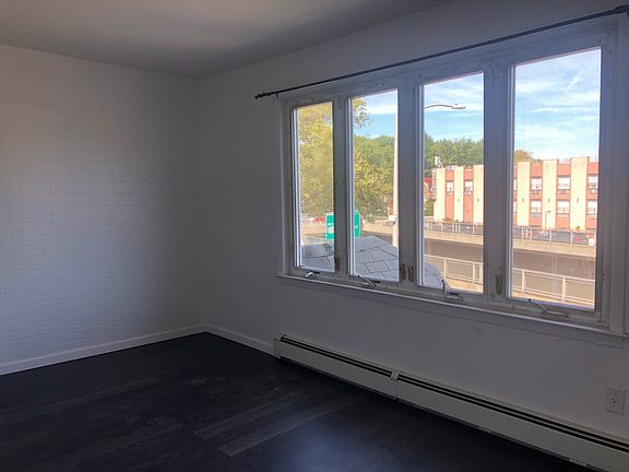 4th image of 15816 Grand Central Pkwy Floor 2