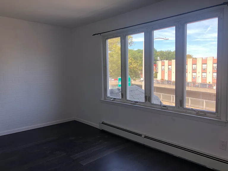 15816 Grand Central Pkwy #2 — Photo 4