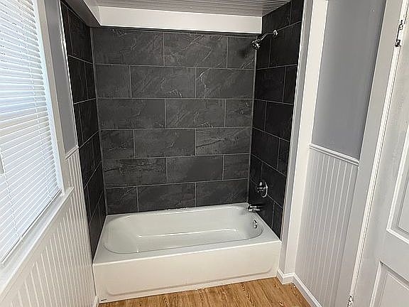 5th image of 114 Ballard St