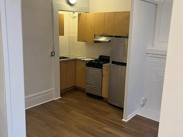 138 E 34th St #5R — Photo 4