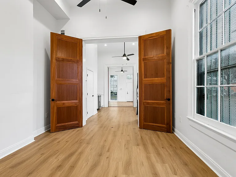 1200 Simon Bolivar Ave — Photo 4