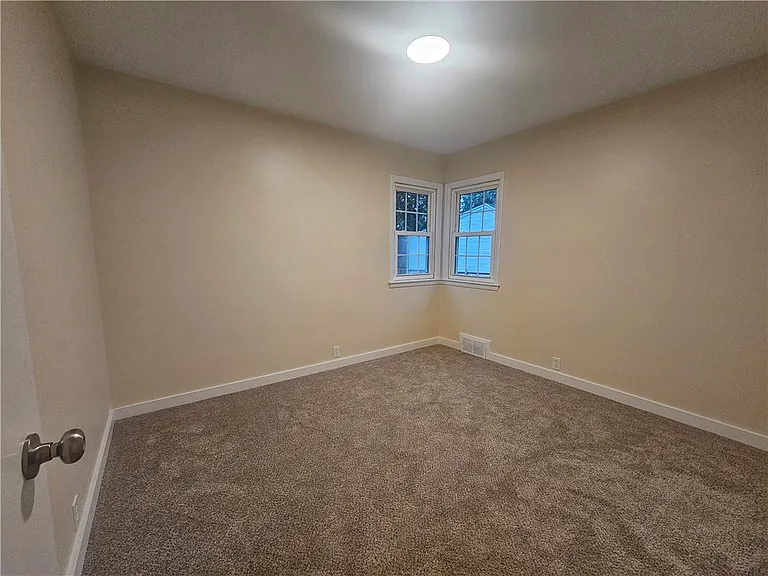 247 W Hickory St — Photo 15