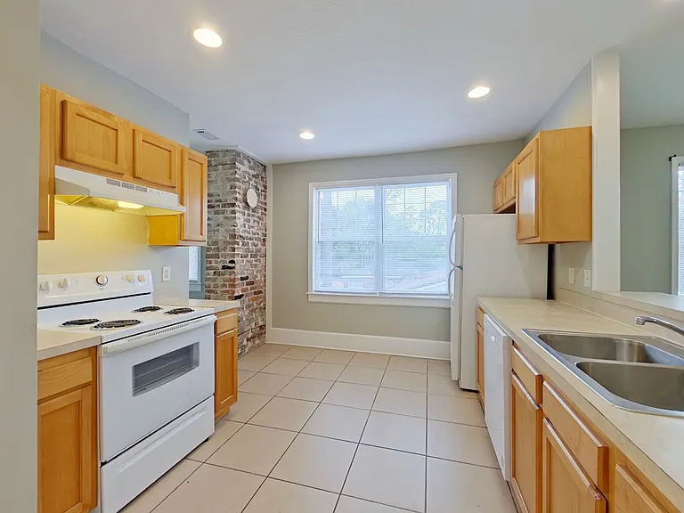 Dellwood Avenue 2920 — Photo 15