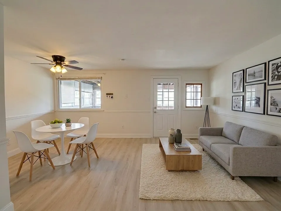 3424 Ashfield Ln