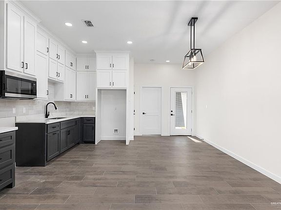 5th image of 703 W 25th St
