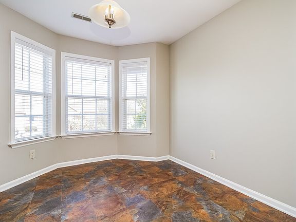 4th image of 142 Homestead Pl