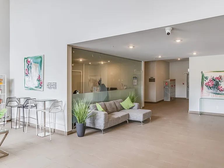 241 Willis Cres — Photo 13