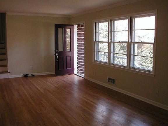 Living Room - lots of light