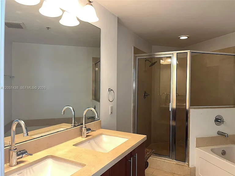 1111 SW 1st Ave #1025 — Photo 5