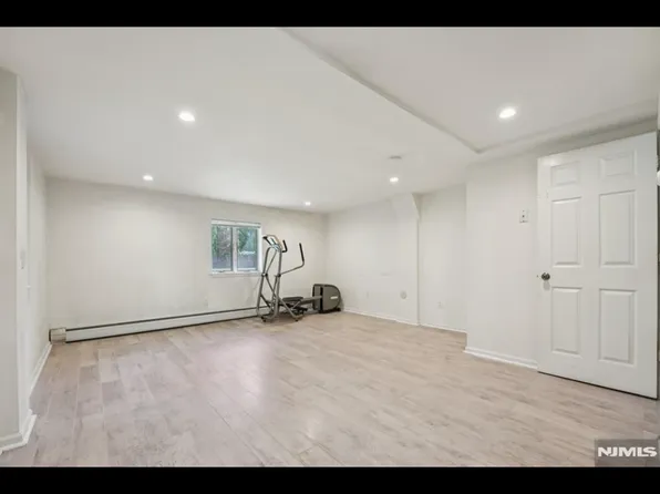 1670 Maple St, Fort Lee, NJ 07024
