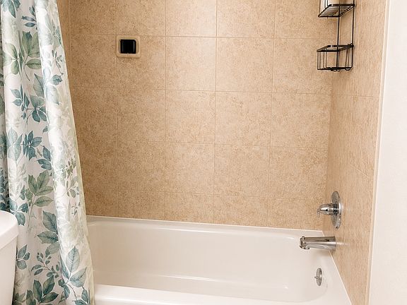 3rd image of 1705 Heatheridge Rd Unit J203
