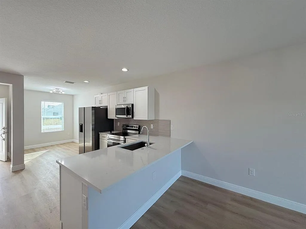 3 bed, 2.0 bath, 1162 sqft, $1,800 — Photo 4
