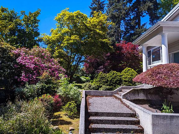 5th image of 1270 108th Ave NE