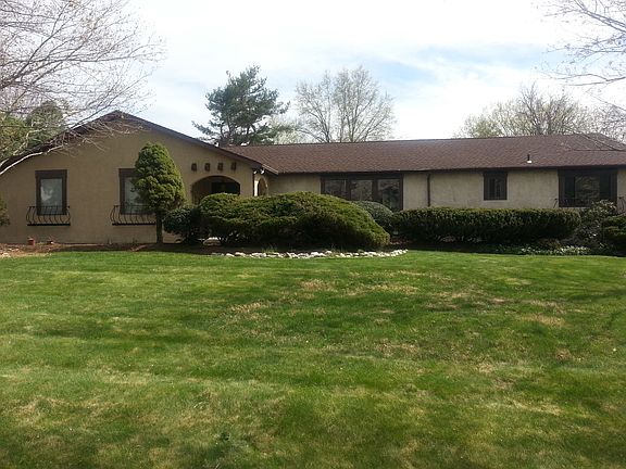 2nd image of 60 Cynthia Dr