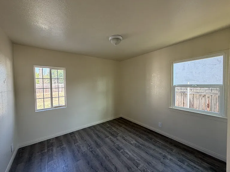 701 McClean Ave — Photo 7