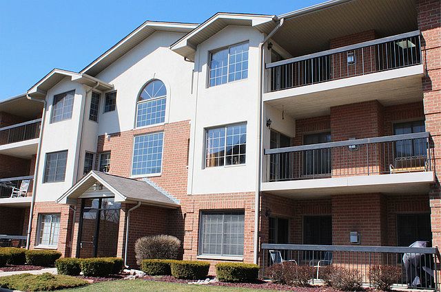 1st image of 6745 S Pointe Dr Unit 3C