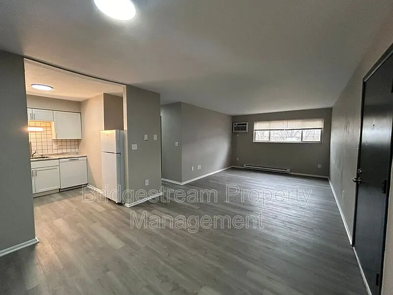 2 bed, 1.0 bath, 625 sqft, $895 — Photo 1