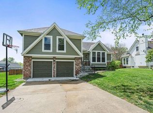 231 SW Albatross Ct, Lees Summit, MO 64082