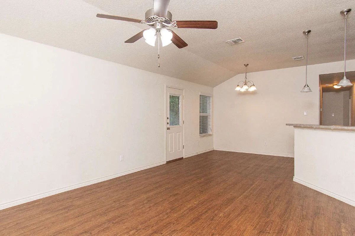 Building Photo - 401 Bonnie Dr #A