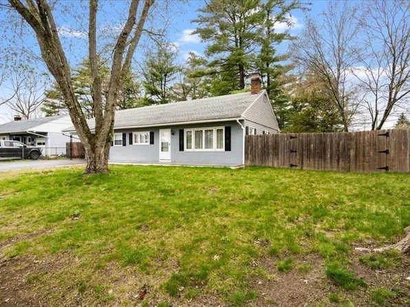 2 Dawn St, Nashua, NH 03064