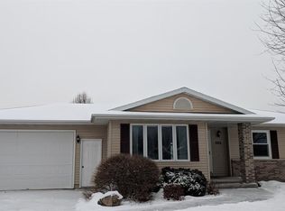 525 S 22nd St, Marion, IA 52302
