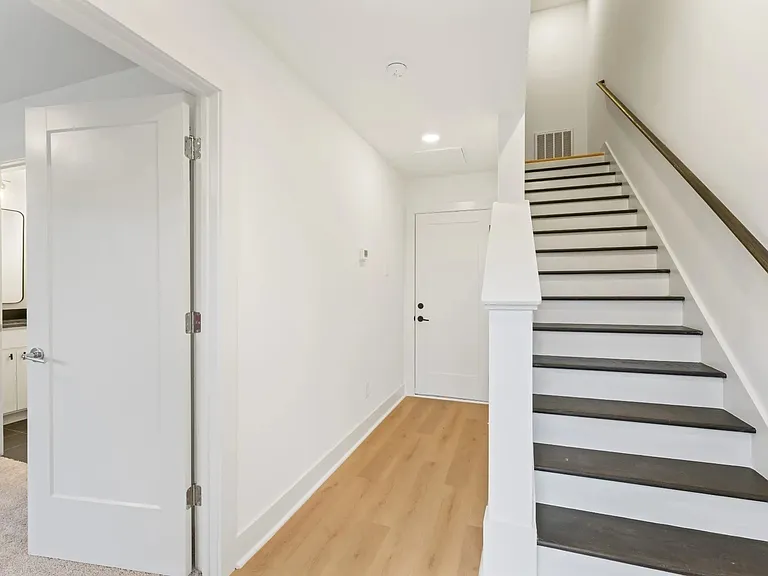 608 Markham St — Photo 2