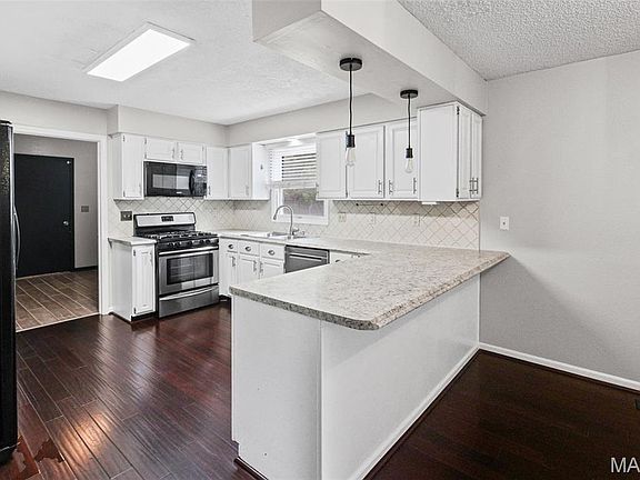 2nd image of 425 Weatherstone Dr