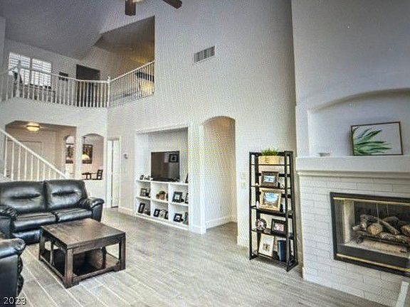 4th image of 822 Majestic Oak St